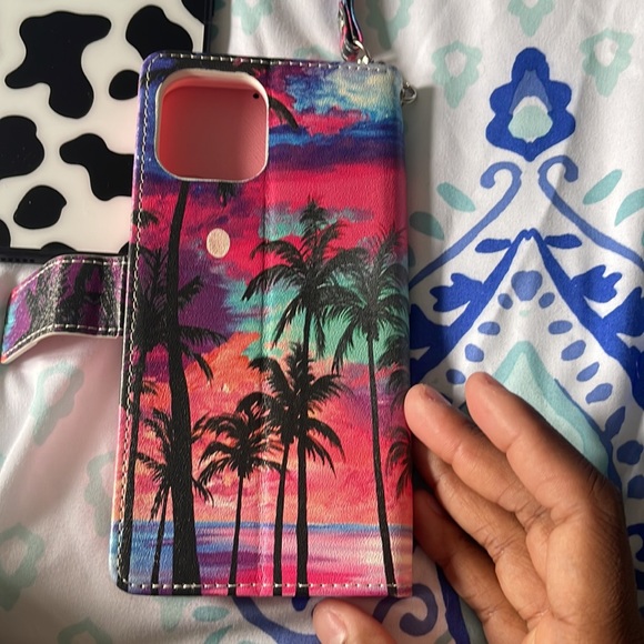 iPhone 12 phone cases - Picture 3 of 6